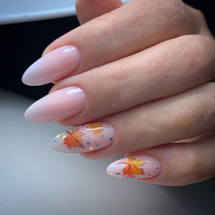 Нежные осенние ногти