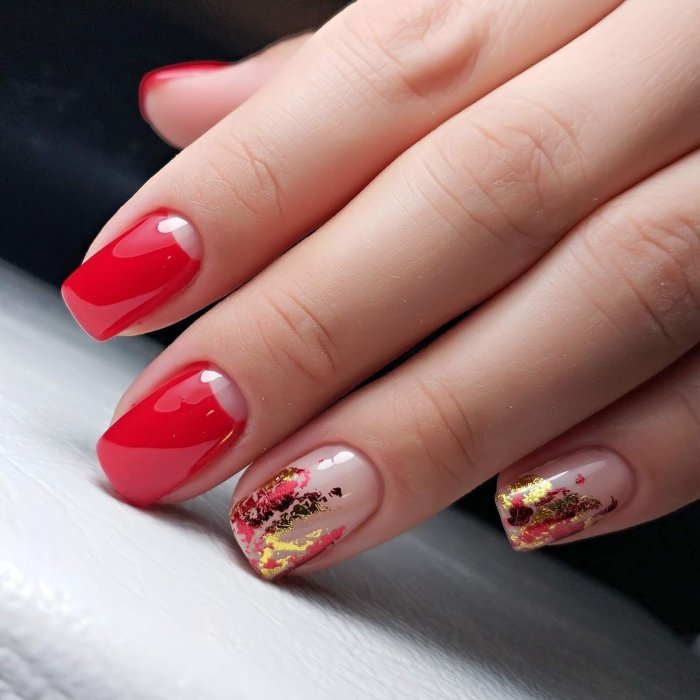 Красные ногти с фольгой