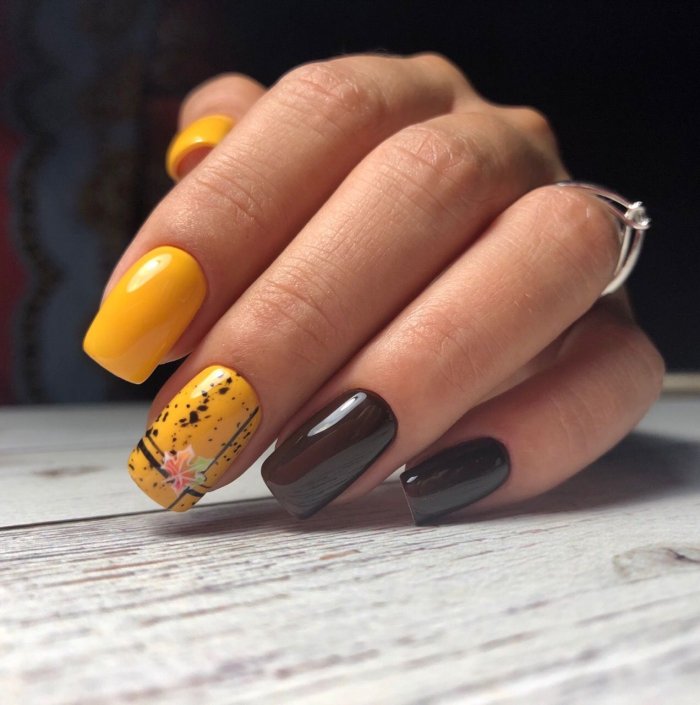 Маникюр темно желтый осенний
