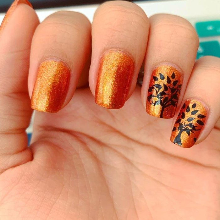 Маникюр оранжевый с золотом