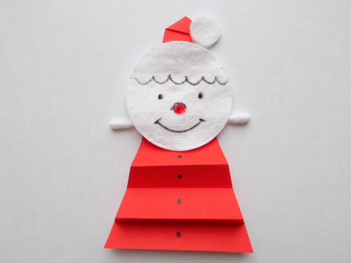 Зимняя поделка из бисера и ватных дисков