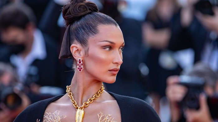 Bella Hadid 2022 бейсболка