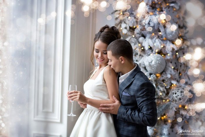 Новогодняя фотосессия пары в студии