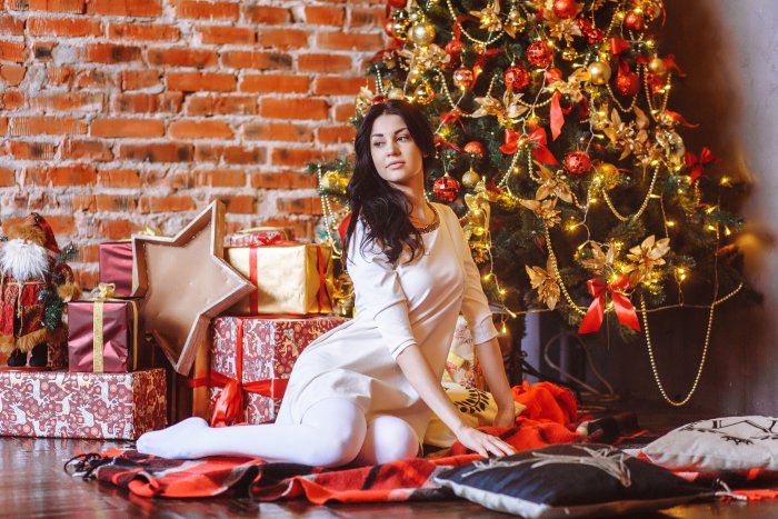 Новогодняя фотосессия в студии в платье