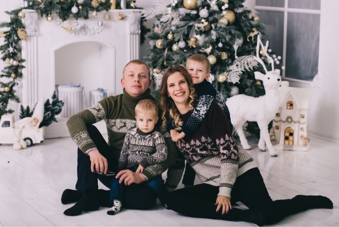 Новогодняя фотосессия в свитерах с оленями