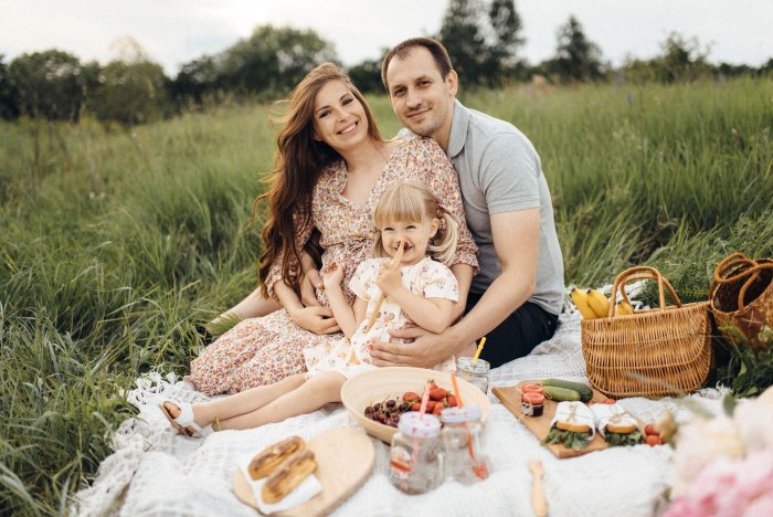 Семья отдыхает зимой