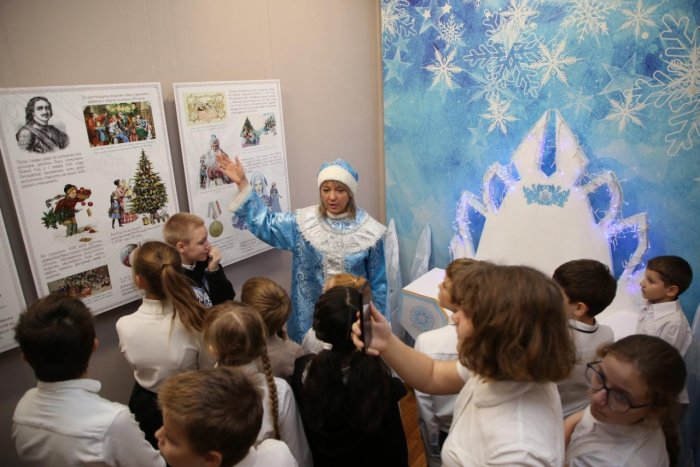 Дед Мороз и Снегурочка и бык 2021