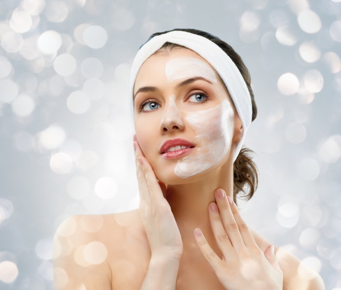 Девушка после косметолога