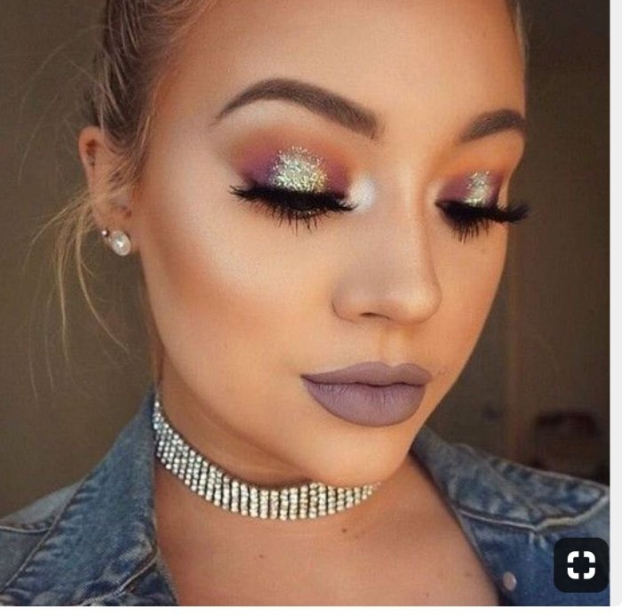 Яркий макияж с блестками