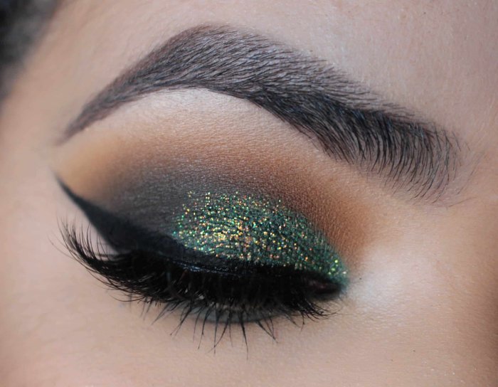 Очень яркий макияж