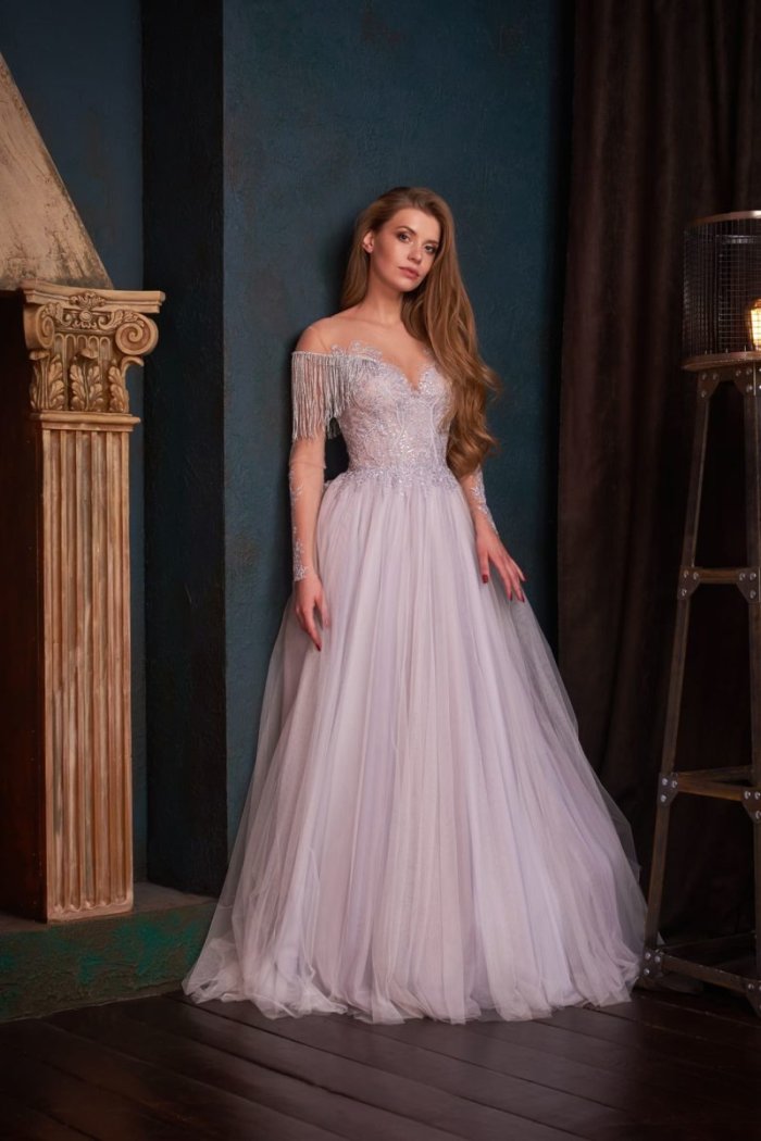 Розовое вечернее платье