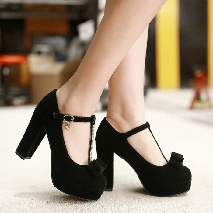 Босоножки на невысоком каблуке