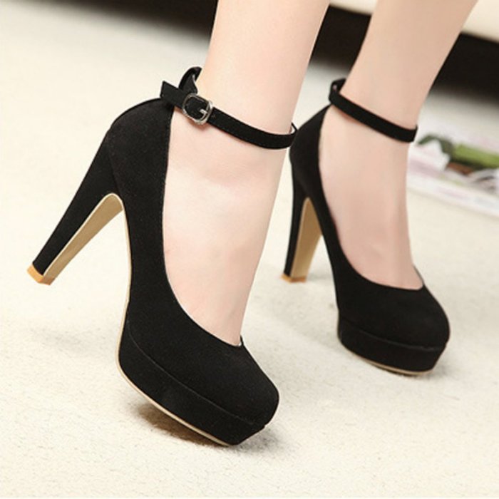 Чёрные туфли на каблуке