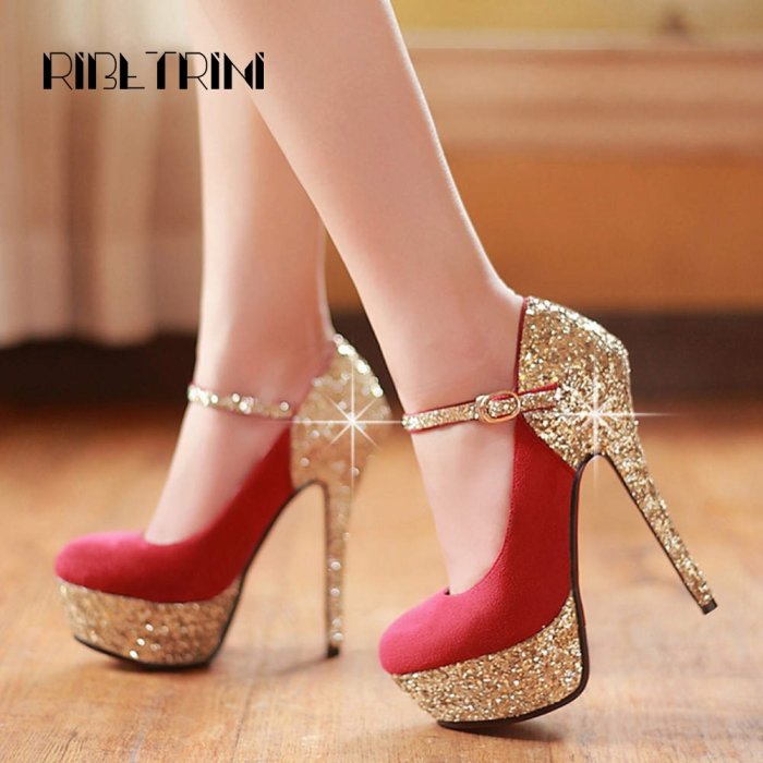 Красивые зеленые туфли