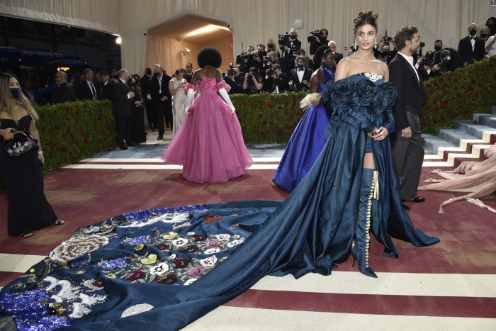 Белла Хадид met Gala 2022