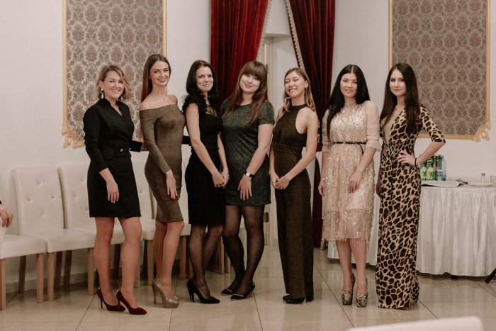 Одеваться в ресторан на корпоратив