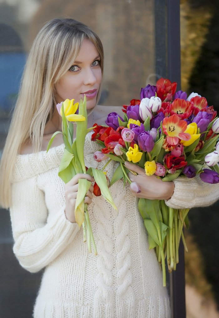 С 8 марта девушке