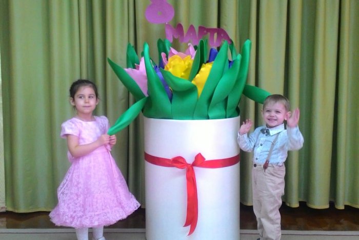 Фотозона на 8 марта в школе