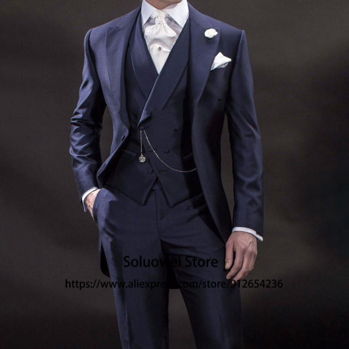 Костюм мужской