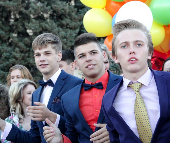 Мужские костюмы приталенные