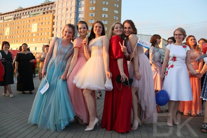 Передник для школьного платья