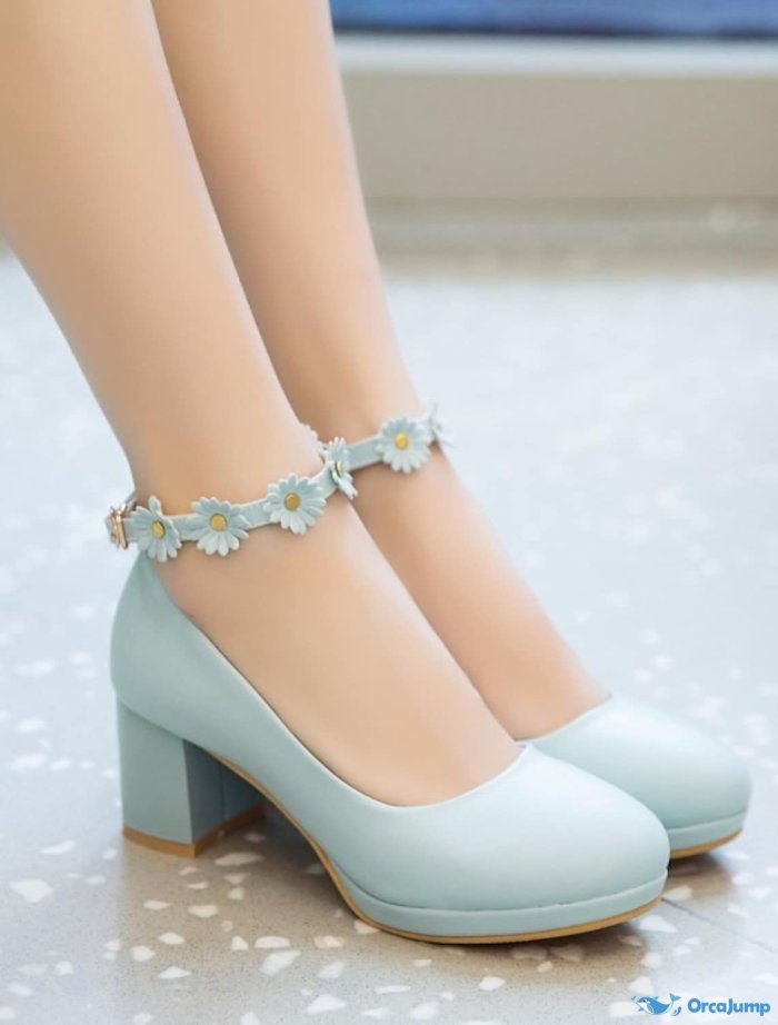 Туфли для подростка на каблуке