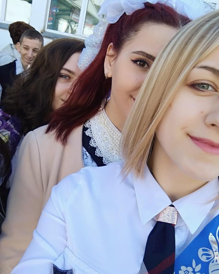Выпускницы с бантами