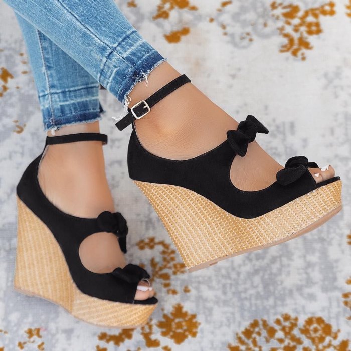 Босоножки на танкетке 2021 мода