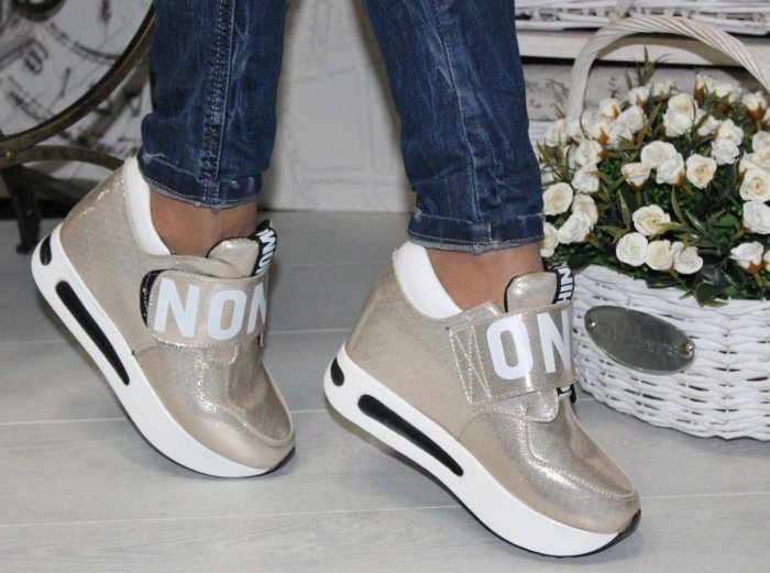 Кроссовки 2021 тренд женские