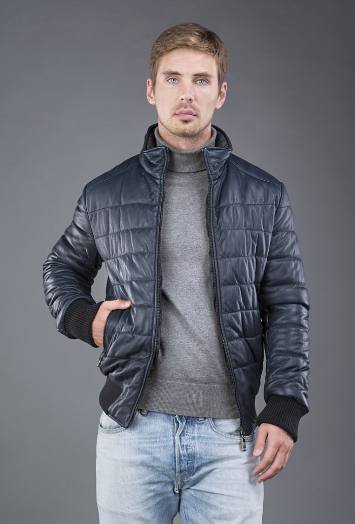 Коричневый бомбер Зара