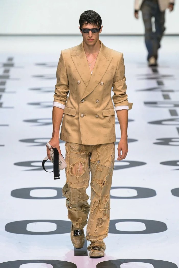 Белая рубашка черные брюки