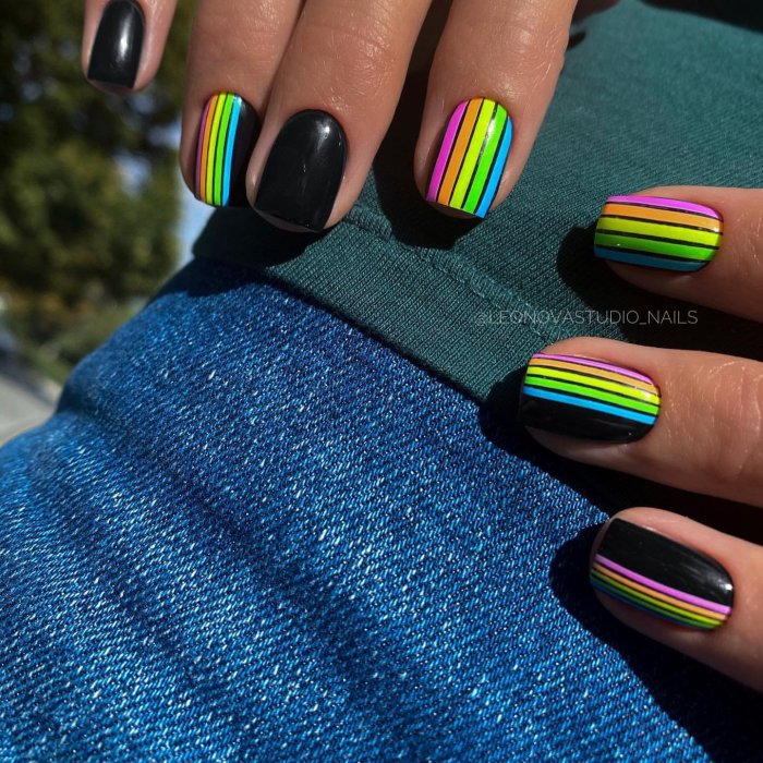 Яркий маникюр