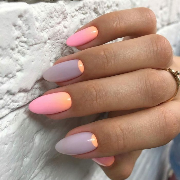 Маникюр жёлтый с голубым