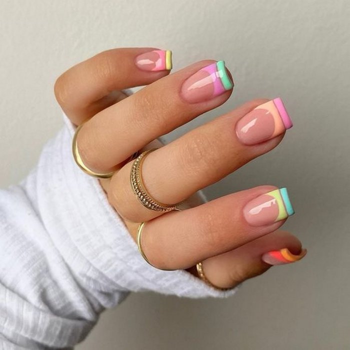 Маникюр лето 2022 на короткие ногти для женщин