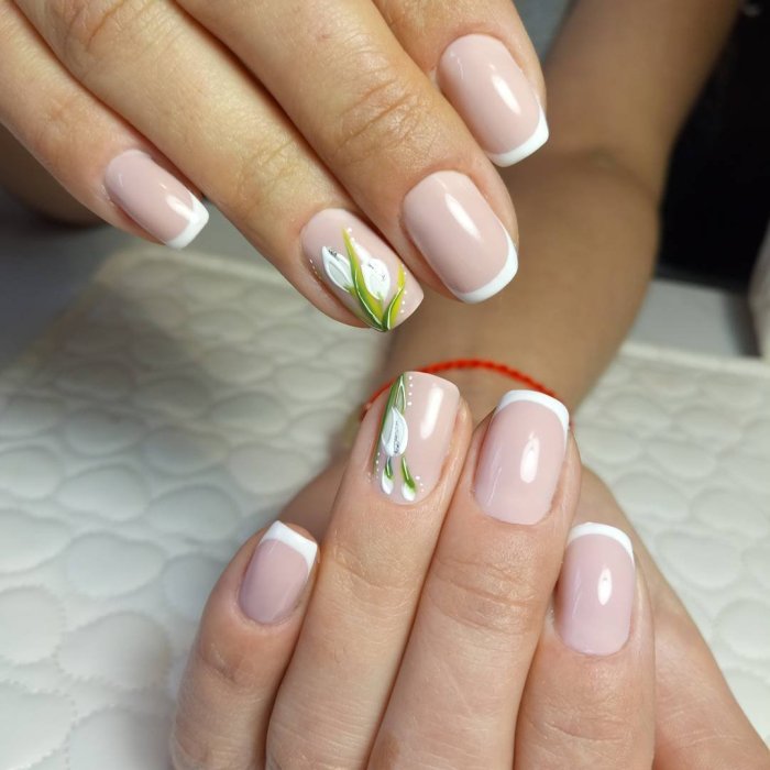 Летний маникюр 2021 желтый