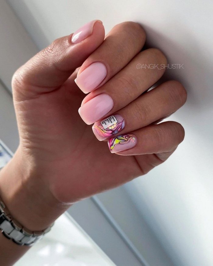 Маникюр Весна яркий