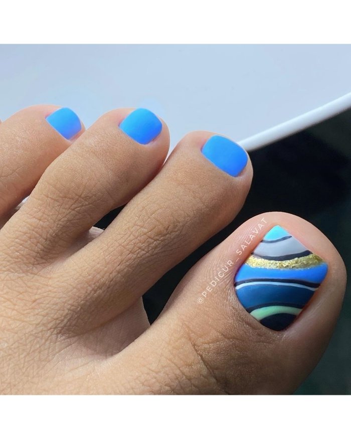 Педикюр с принтом