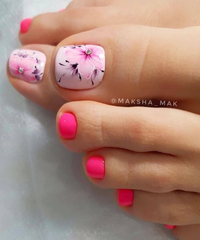 Педикюр 2022 модный лето красный