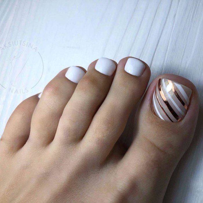 Педикюр бирюзовый с розовым