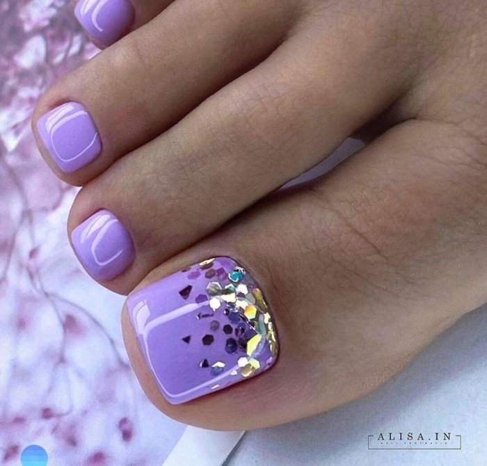 Новогодний дизайн педикюра 2023