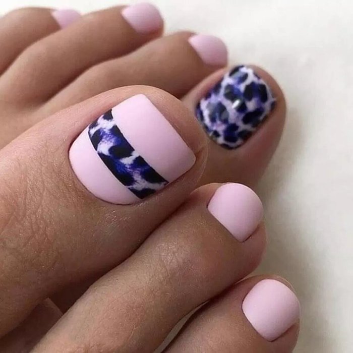 Маникюр и педикюр лето 2022