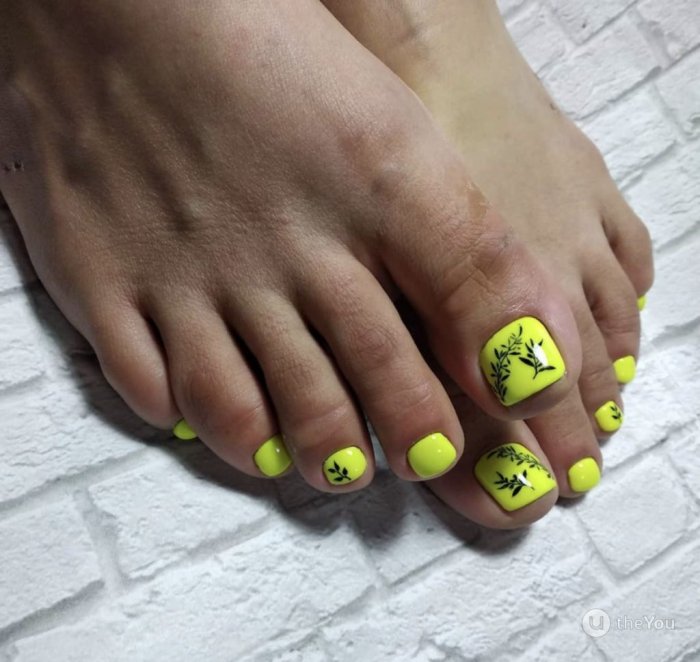 Черно желтый педикюр