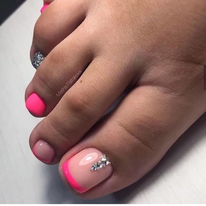 Педикюр френч разноцветный