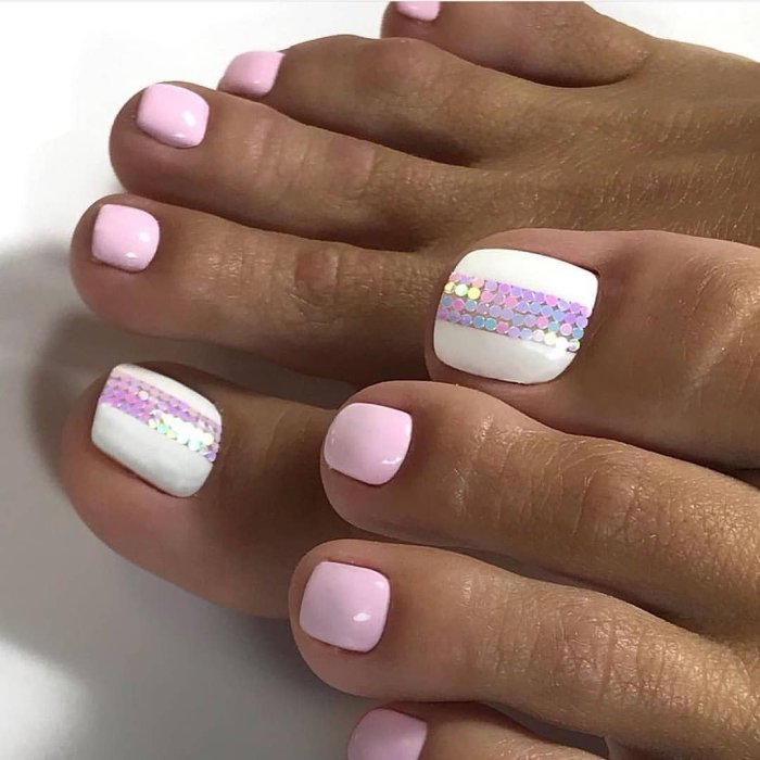 Педикюр со стразами