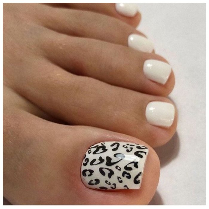 Коралловый педикюр 2022 модные тенденции