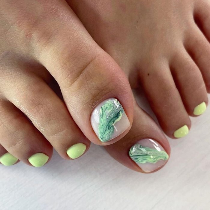 Педикюр с животным принтом