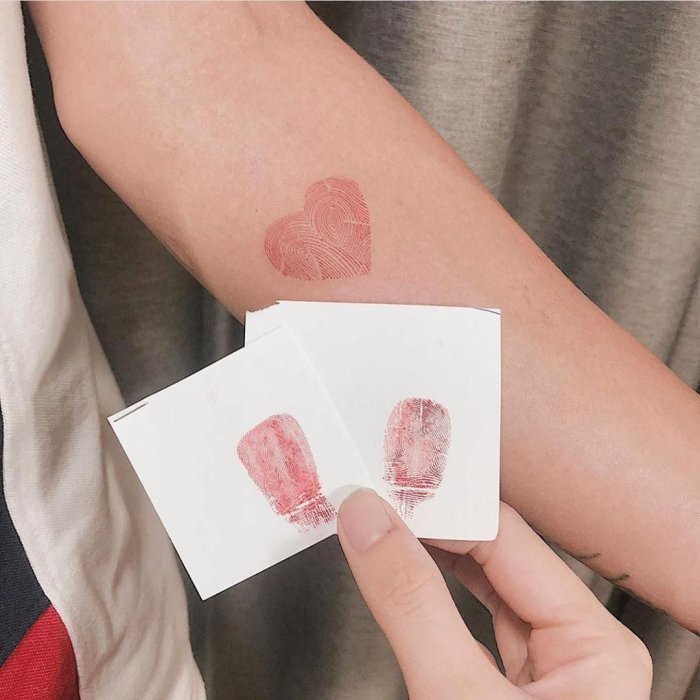 Красивые цветные тату для девушек на запястье