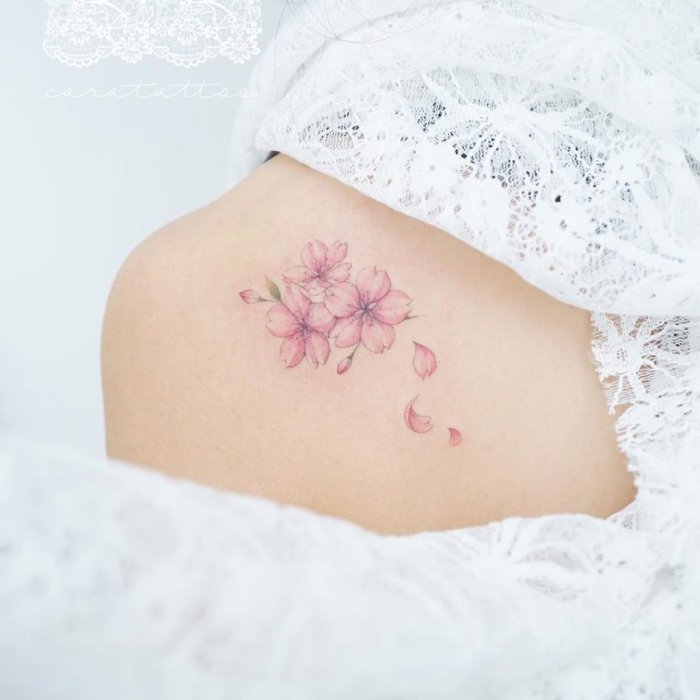 Тату под грудью надпись