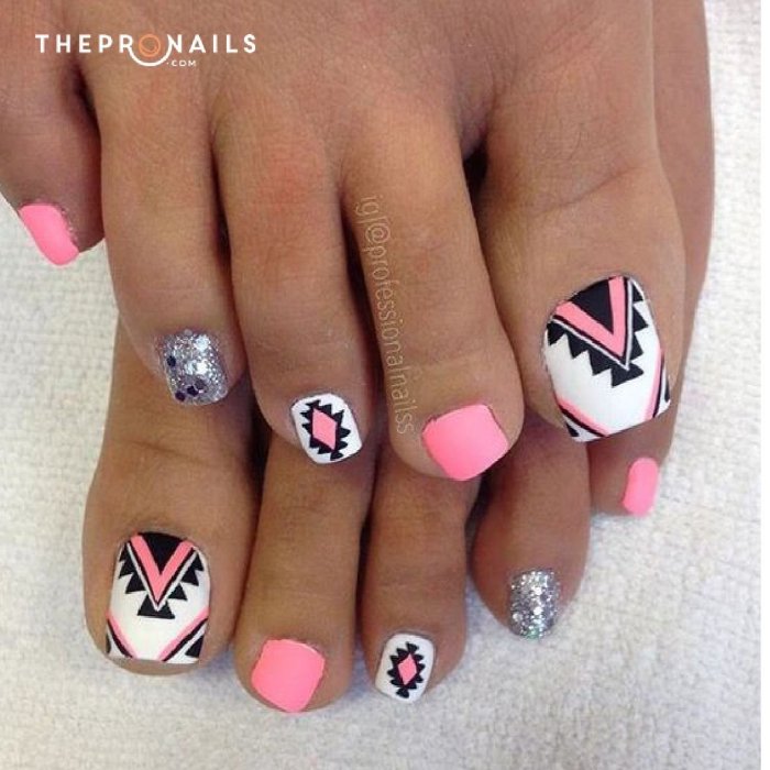 Стильный педикюр 2020