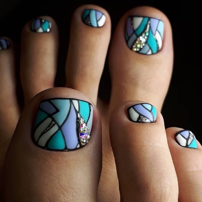 Педикюр с полосками